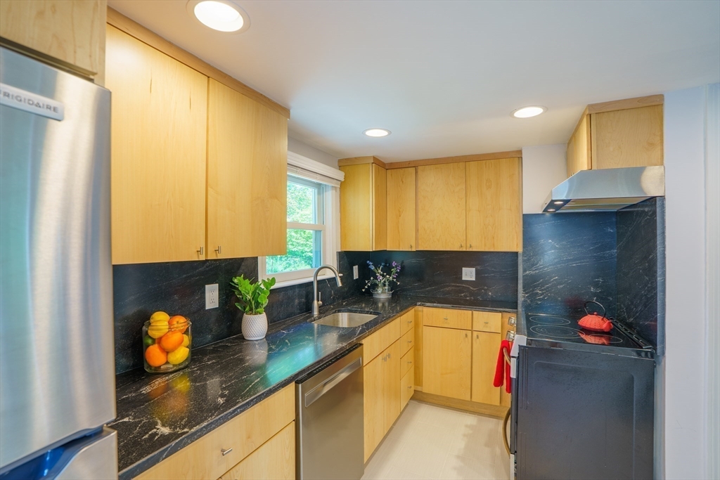 38 Grassmere Road Boston, MA 02136 - Photo 7 of 30 Gallery Image 7