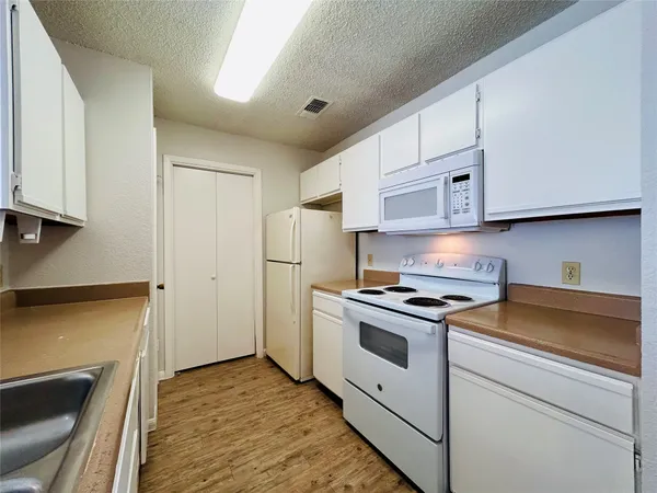 $995 | 8913 Schick Road, Unit B, Austin, TX 78729