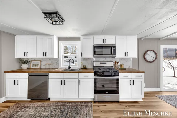 $189,900 | 208 Clark Street, Lakeview, MI 48850