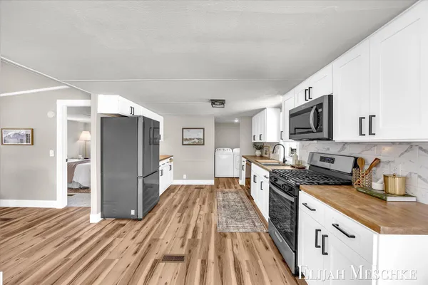 $189,900 | 208 Clark Street, Lakeview, MI 48850