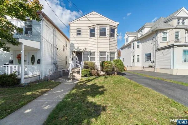 $2,800 | 49 Livingston Avenue, Unit 1, Lyndhurst, NJ 07071