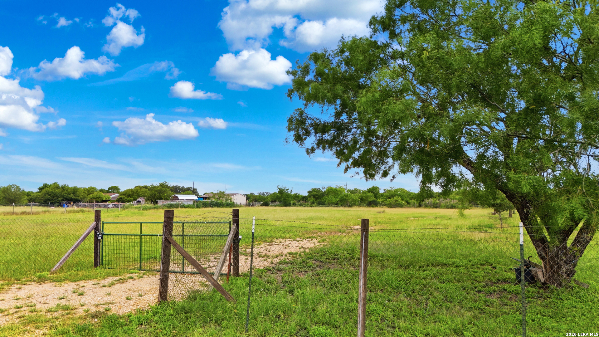 4647 County Road Hondo, TX 78861 - Photo 9 of 18