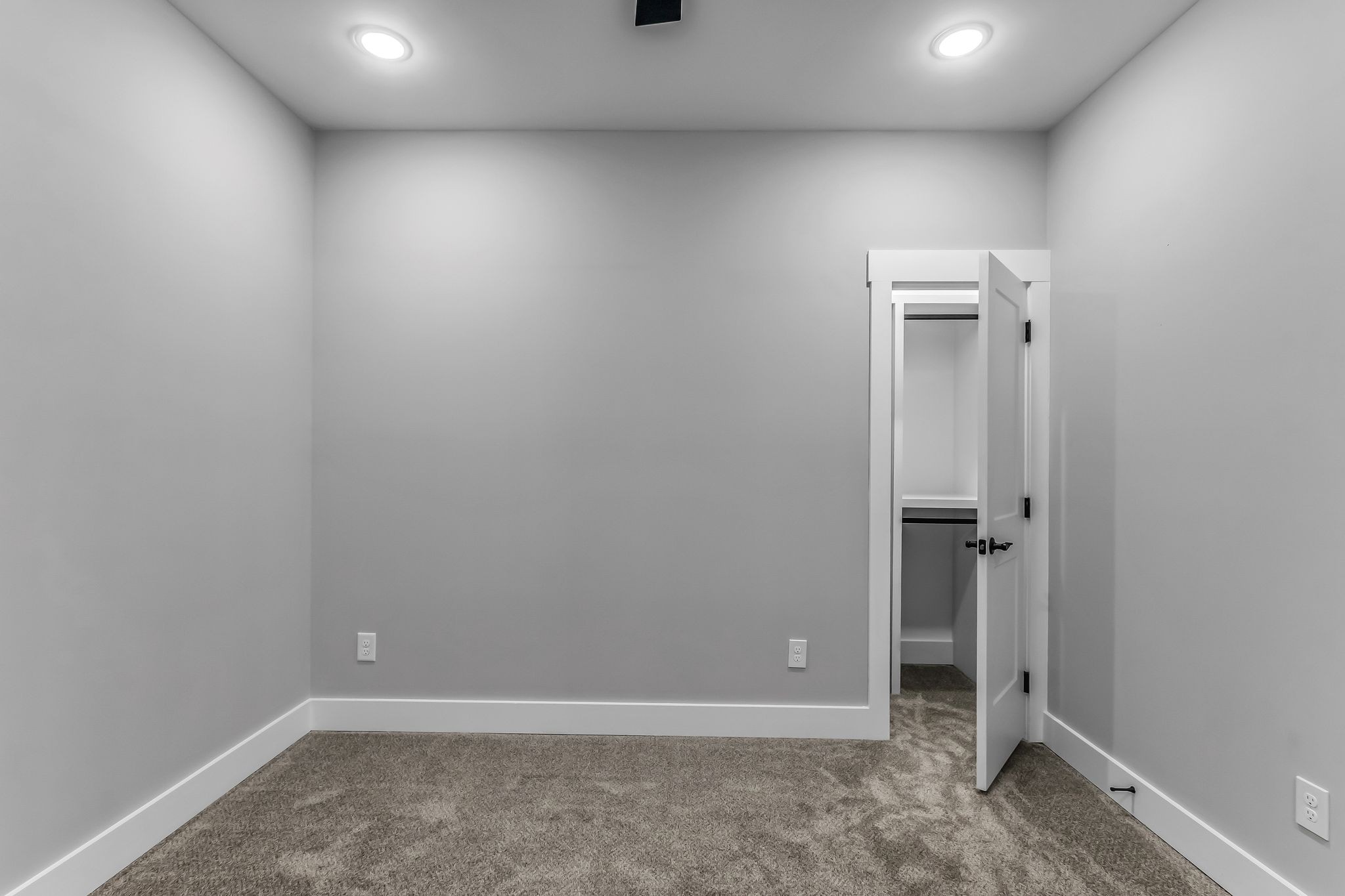 4106 Asbury Road Manchester, TN 37355 - Photo 34 of 58 an empty room with closet area