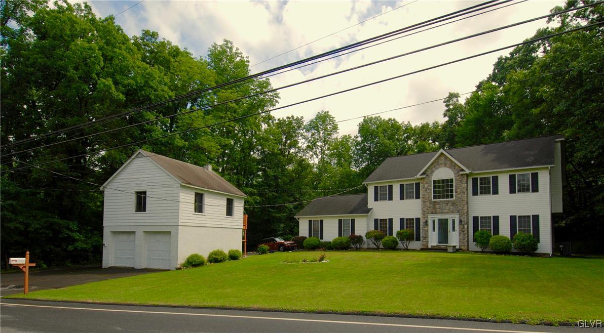 625 Turkey Ridge Road Mount Bethel, PA 18343 - Photo 2 of 43 a front view of a house with a garden