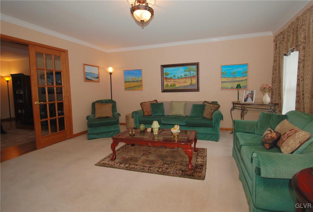 625 Turkey Ridge Road Mount Bethel, PA 18343 - Photo 6 of 43 a living room with furniture