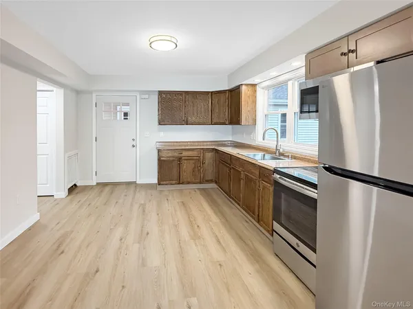 $3,000 | 4332 Albany Post Road, Unit 5, Hyde Park, NY 12538