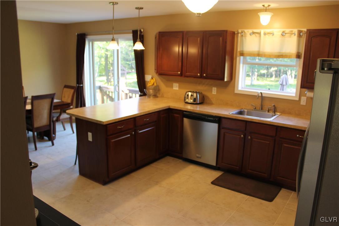 93 Fawn Road Jim Thorpe, PA 18229 - Photo 5 of 27 Gallery Image 5