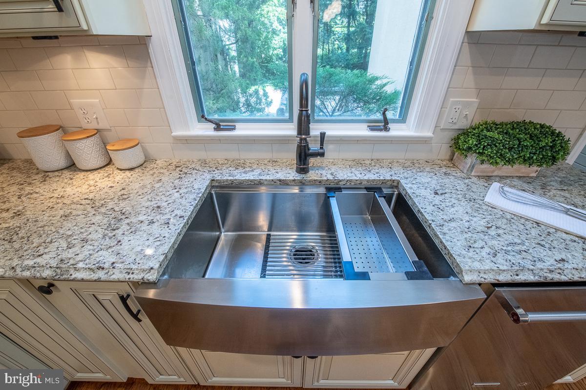 502 Oak Grove Lane Wayne, PA 19087 - Photo 11 of 67