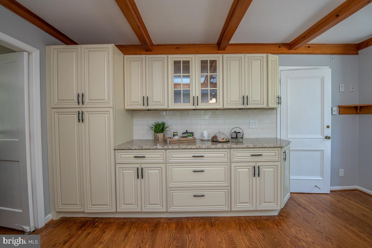 502 Oak Grove Lane Wayne, PA 19087 - Photo 13 of 67 Lots of cabinet space