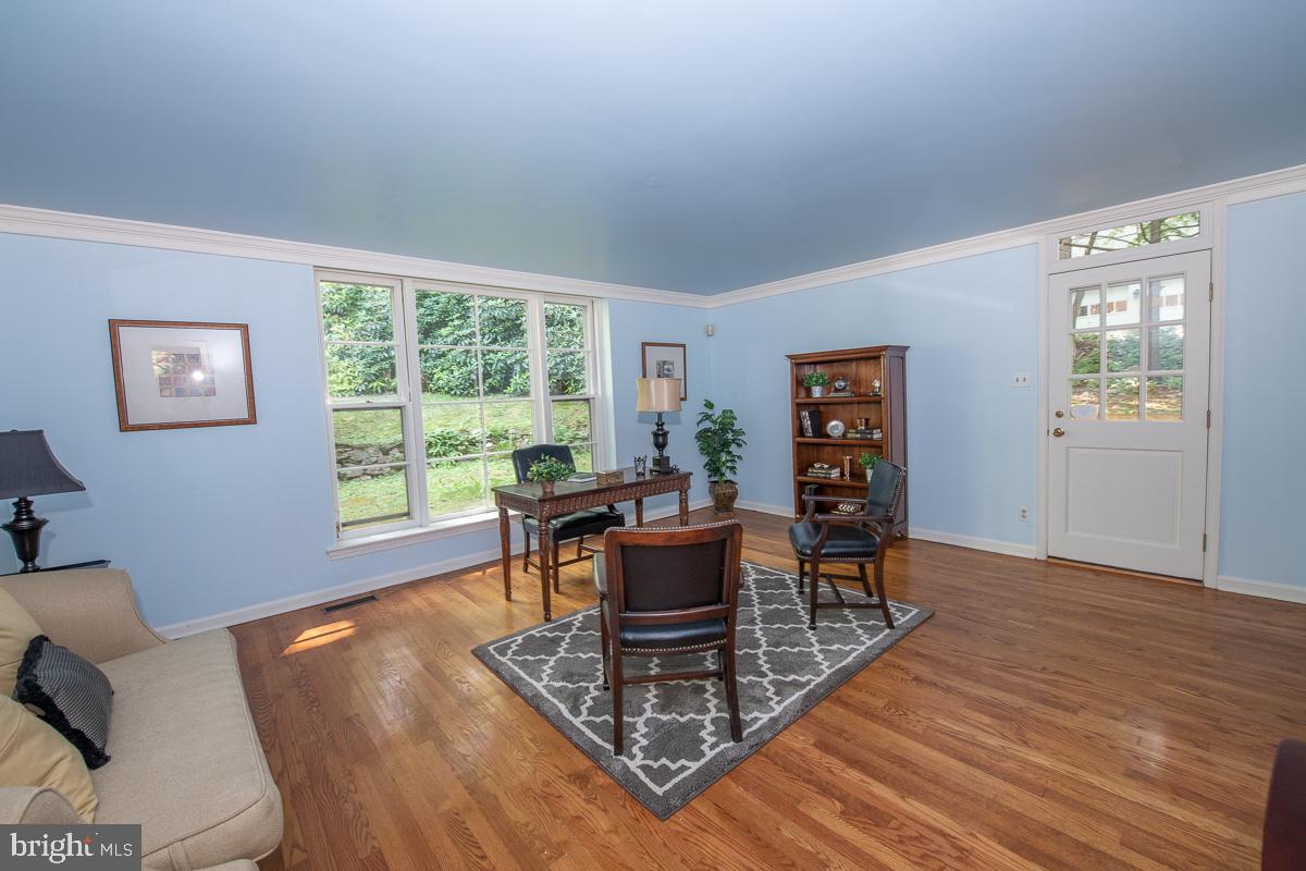 502 Oak Grove Lane Wayne, PA 19087 - Photo 33 of 67 First floor master or office