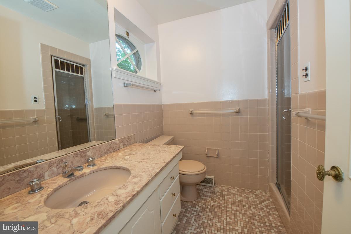 502 Oak Grove Lane Wayne, PA 19087 - Photo 35 of 67 First floor full bath