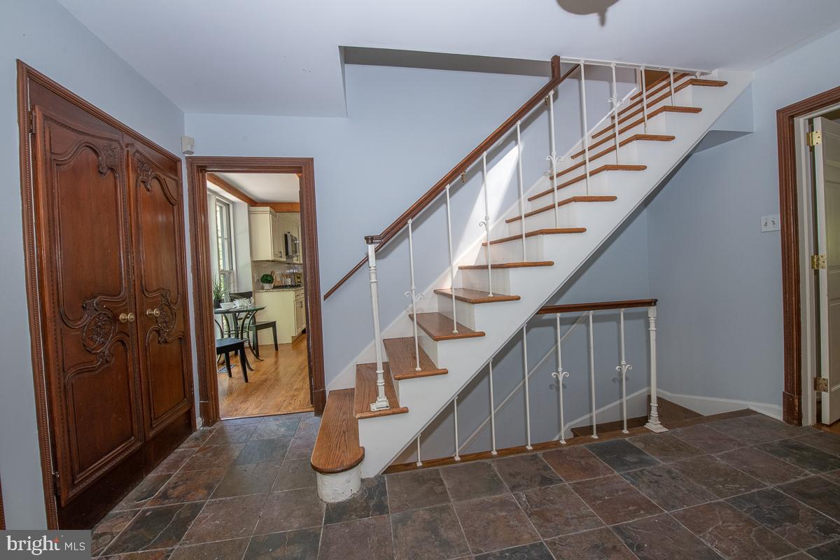 502 Oak Grove Lane Wayne, PA 19087 - Photo 5 of 67