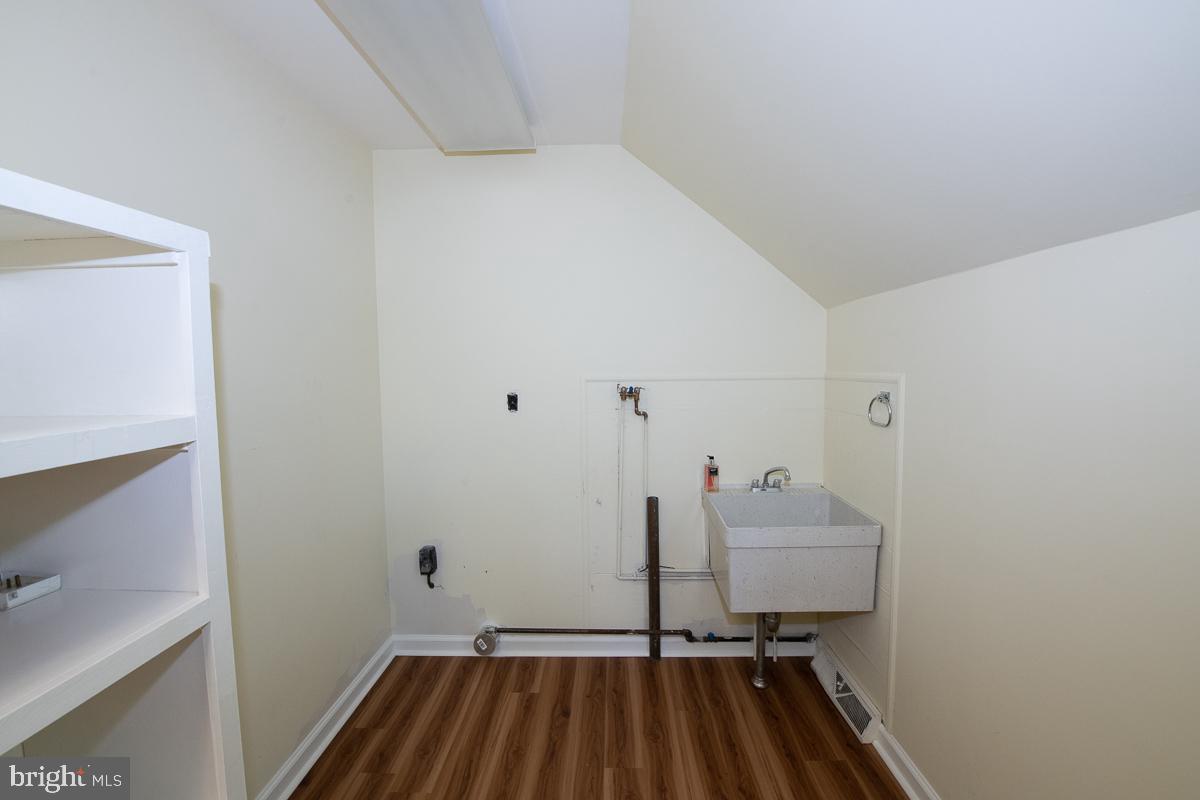 502 Oak Grove Lane Wayne, PA 19087 - Photo 41 of 67 Laundry room or could be full bath