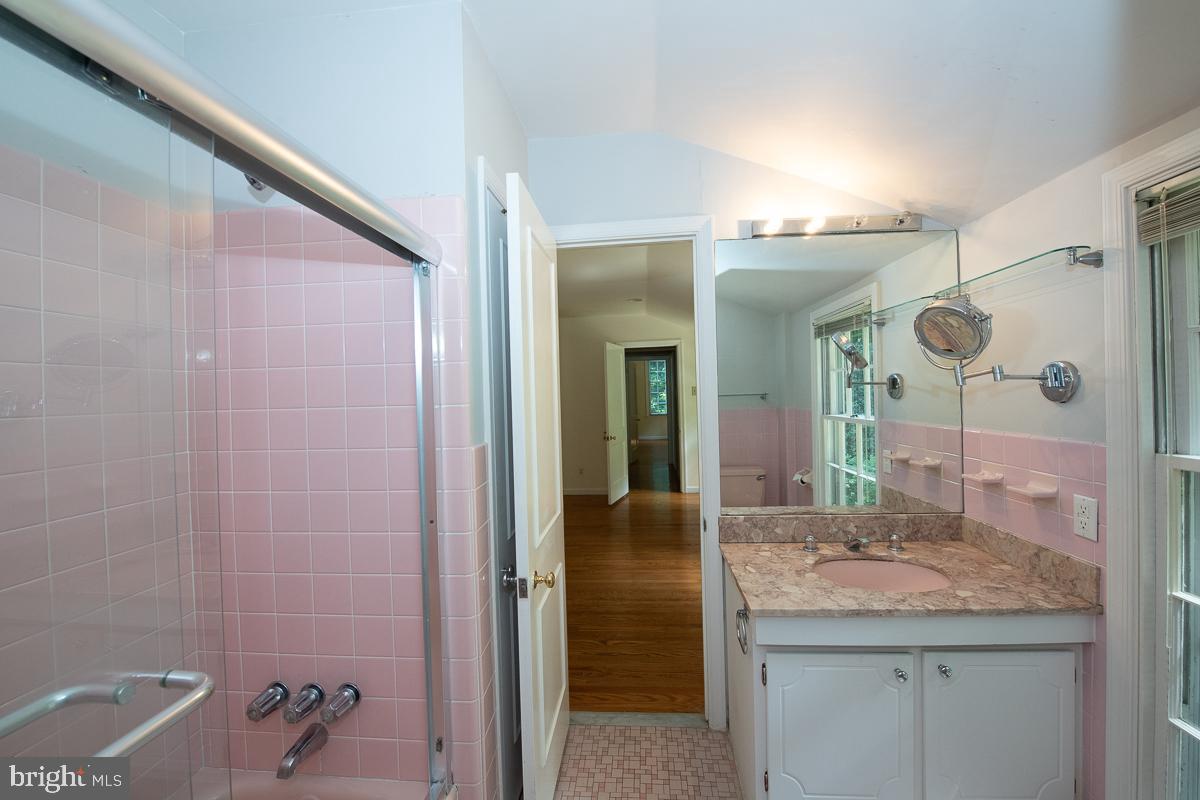 502 Oak Grove Lane Wayne, PA 19087 - Photo 46 of 67 Bathroom