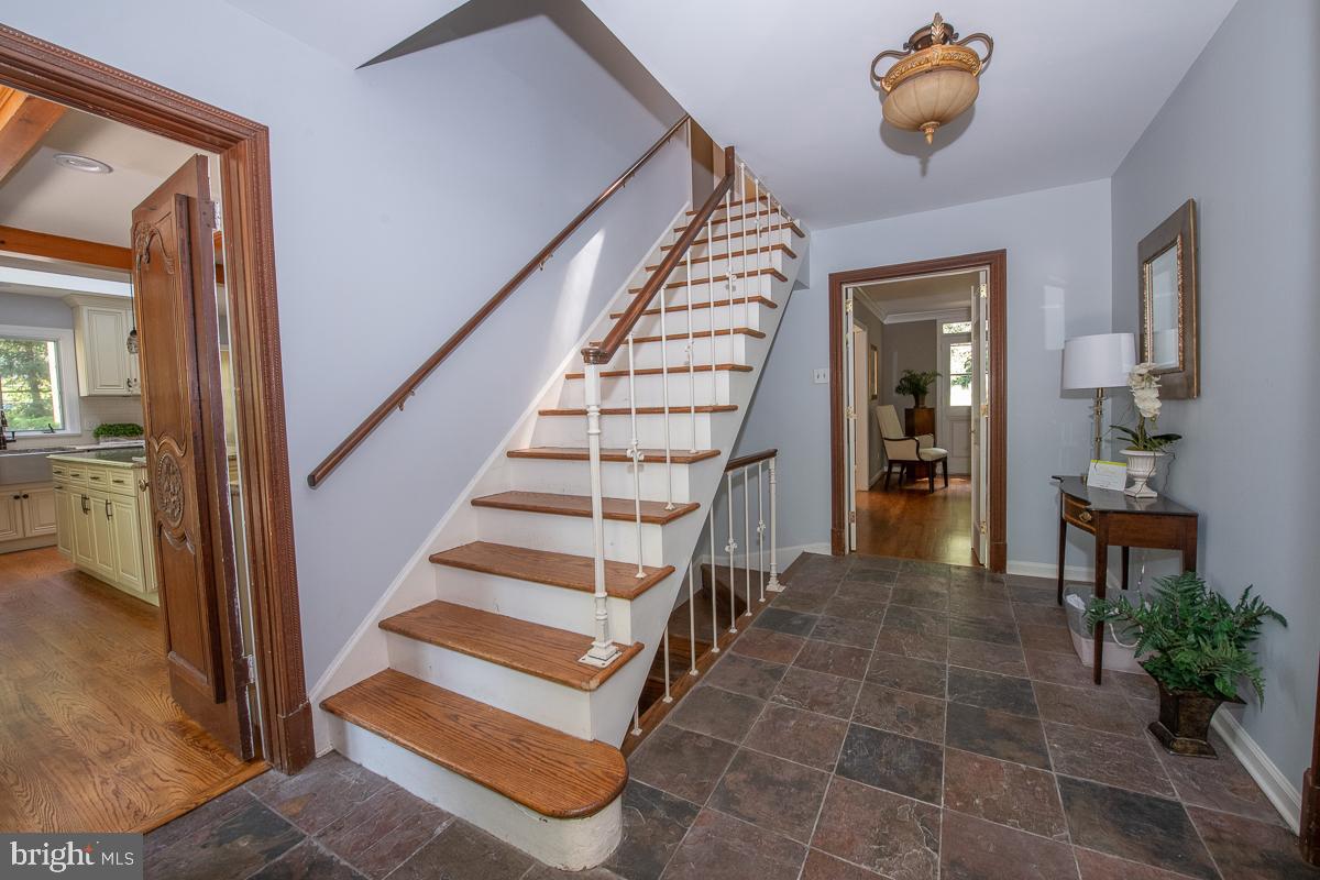 502 Oak Grove Lane Wayne, PA 19087 - Photo 6 of 67