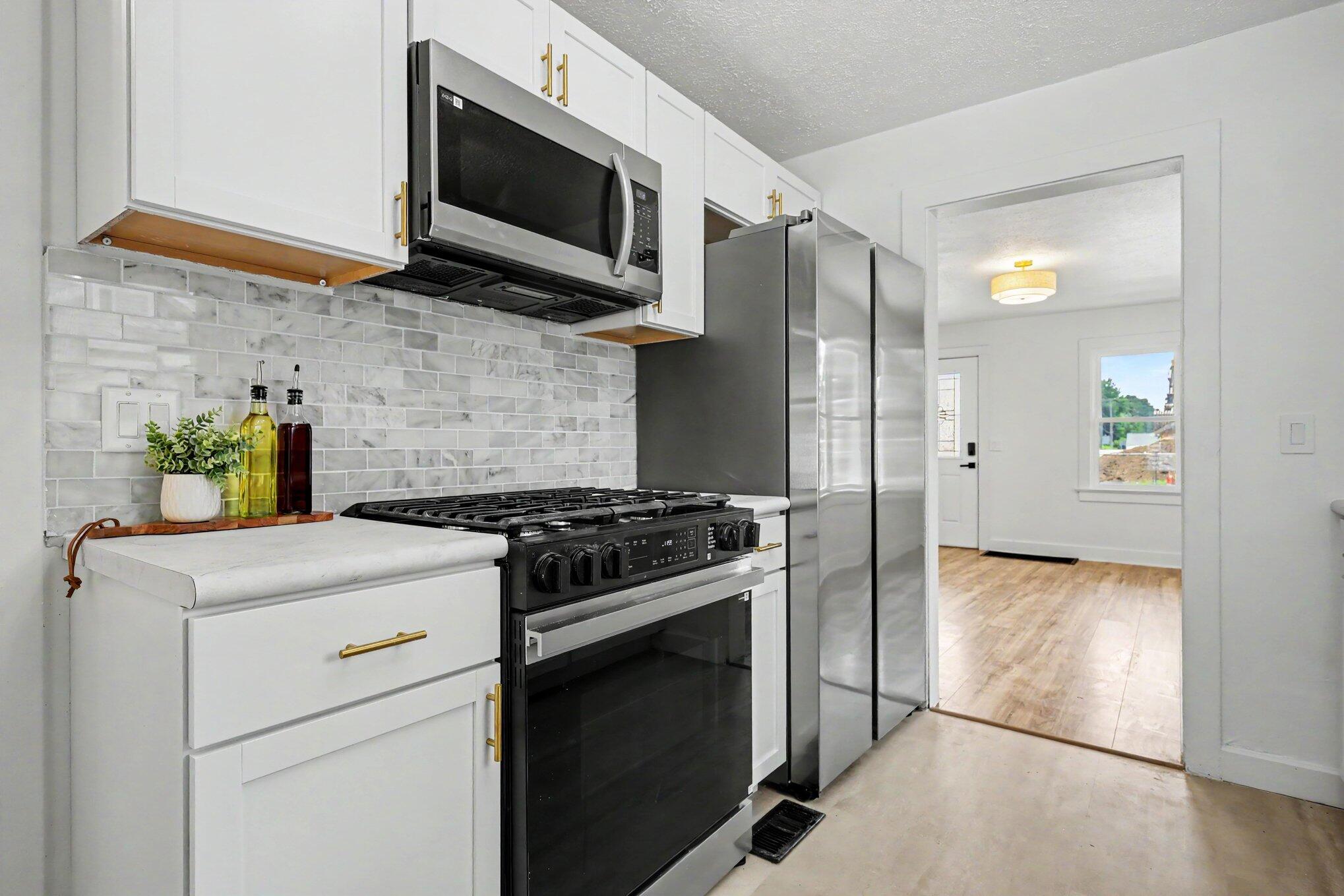 206 Rumely Street La Porte, IN 46350 - Photo 9 of 16 2038x1359
