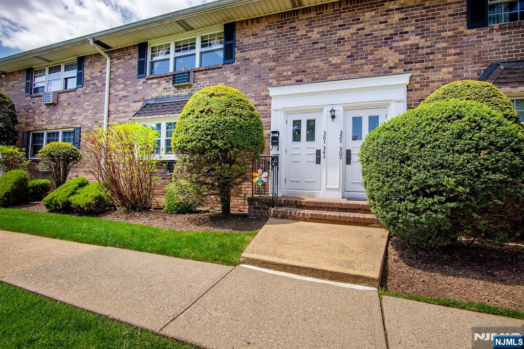 30 East Maple Street Teaneck, NJ 07666 - Photo 1 of 9
