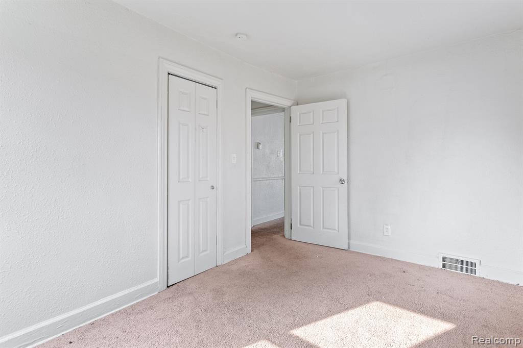 9534 Rutland Street Detroit, MI 48227 - Photo 15 of 31