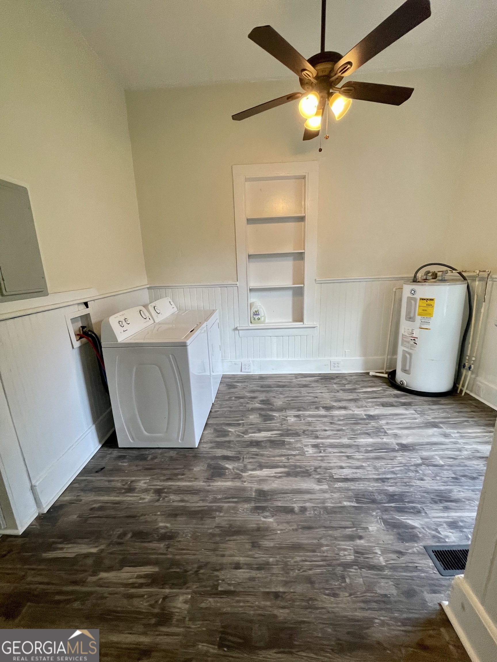 400 West Gordon Street Thomaston, GA 30286 - Photo 14 of 43 a room with a chandelier