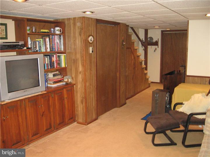 4058 Ellendale Road Drexel Hill, PA 19026 - Photo 12 of 20 Gallery Image 12