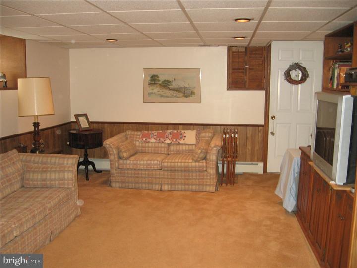 4058 Ellendale Road Drexel Hill, PA 19026 - Photo 14 of 20 Gallery Image 14