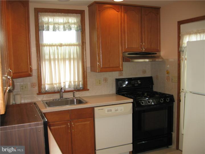 4058 Ellendale Road Drexel Hill, PA 19026 - Photo 8 of 20 Gallery Image 8