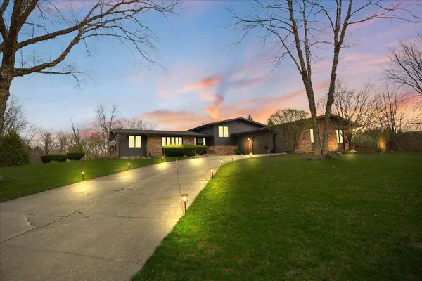 $509,900 | 25 South Cherrywood Drive, Valparaiso, IN 46385