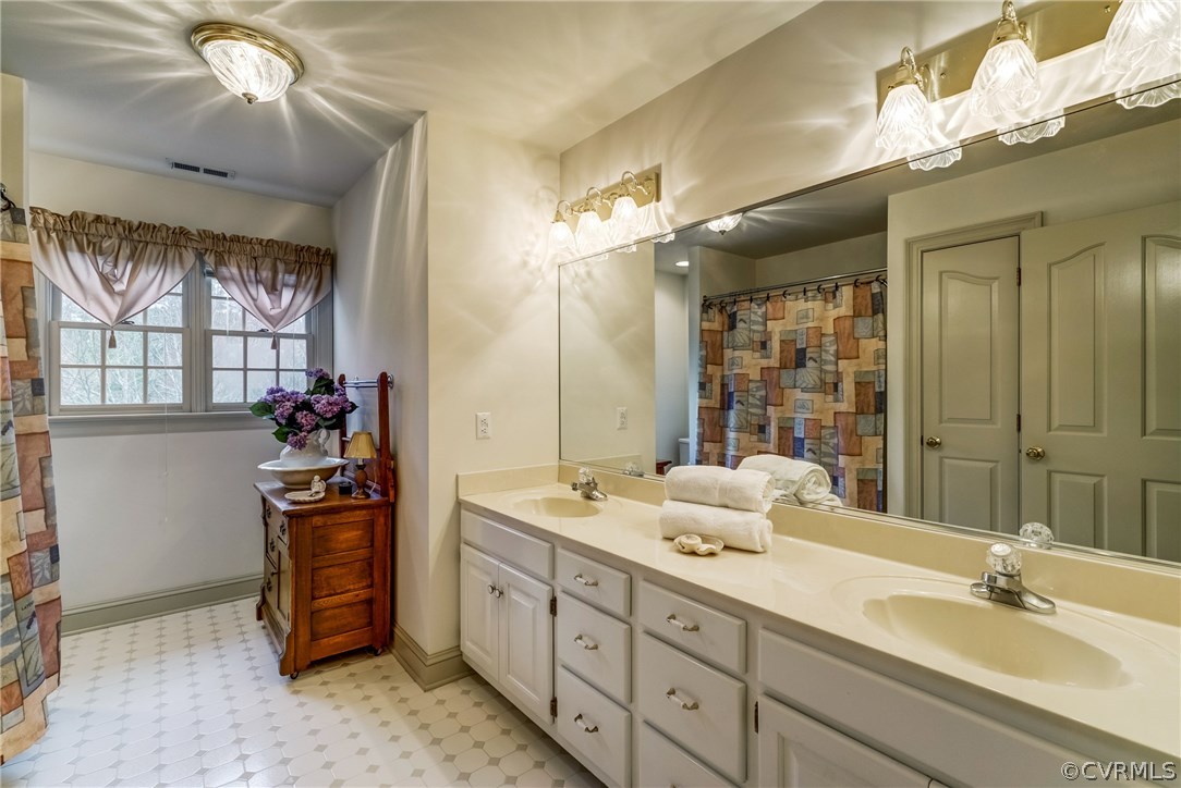 12203 Sylvan Ridge Place Chesterfield, VA 23838 - Photo 28 of 38 Oversized hall bath