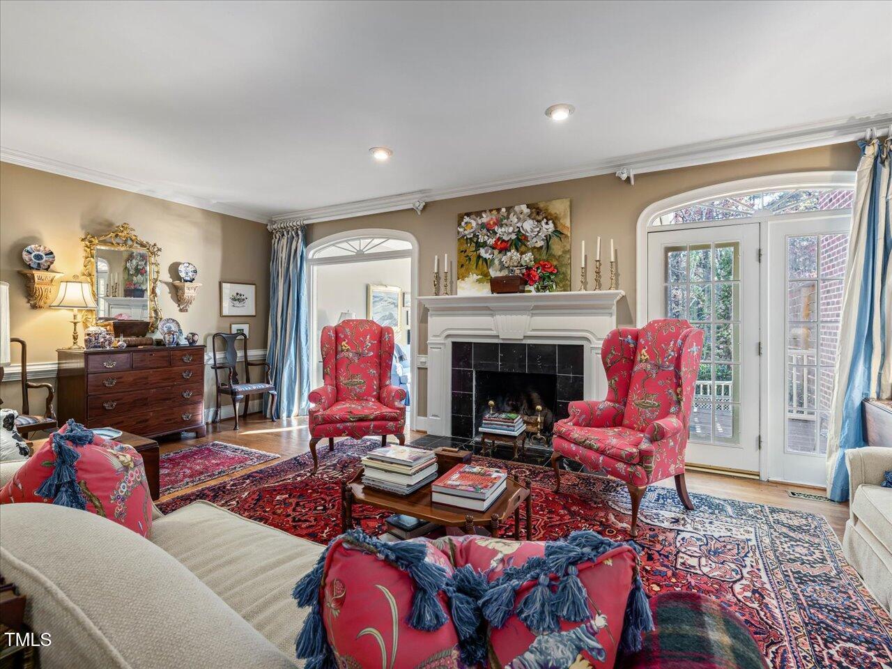 3307 Ridgecrest Court Raleigh, NC 27607 - Photo 11 of 34 12-Living Room