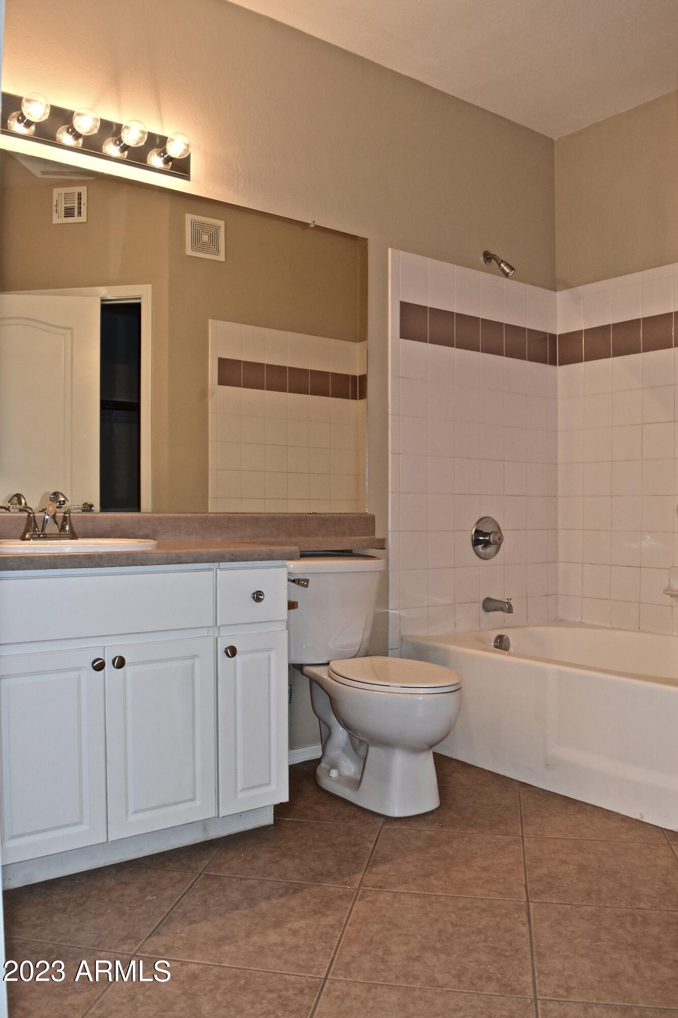 1701 East Colter Street, Unit 185 Phoenix, AZ 85016 - Photo 15 of 30 DSC_0103