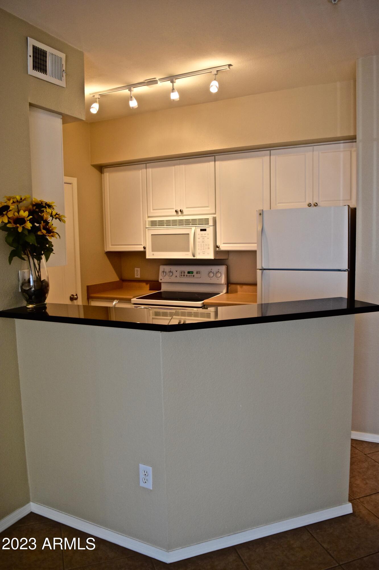 1701 East Colter Street, Unit 185 Phoenix, AZ 85016 - Photo 3 of 30 DSC_0090