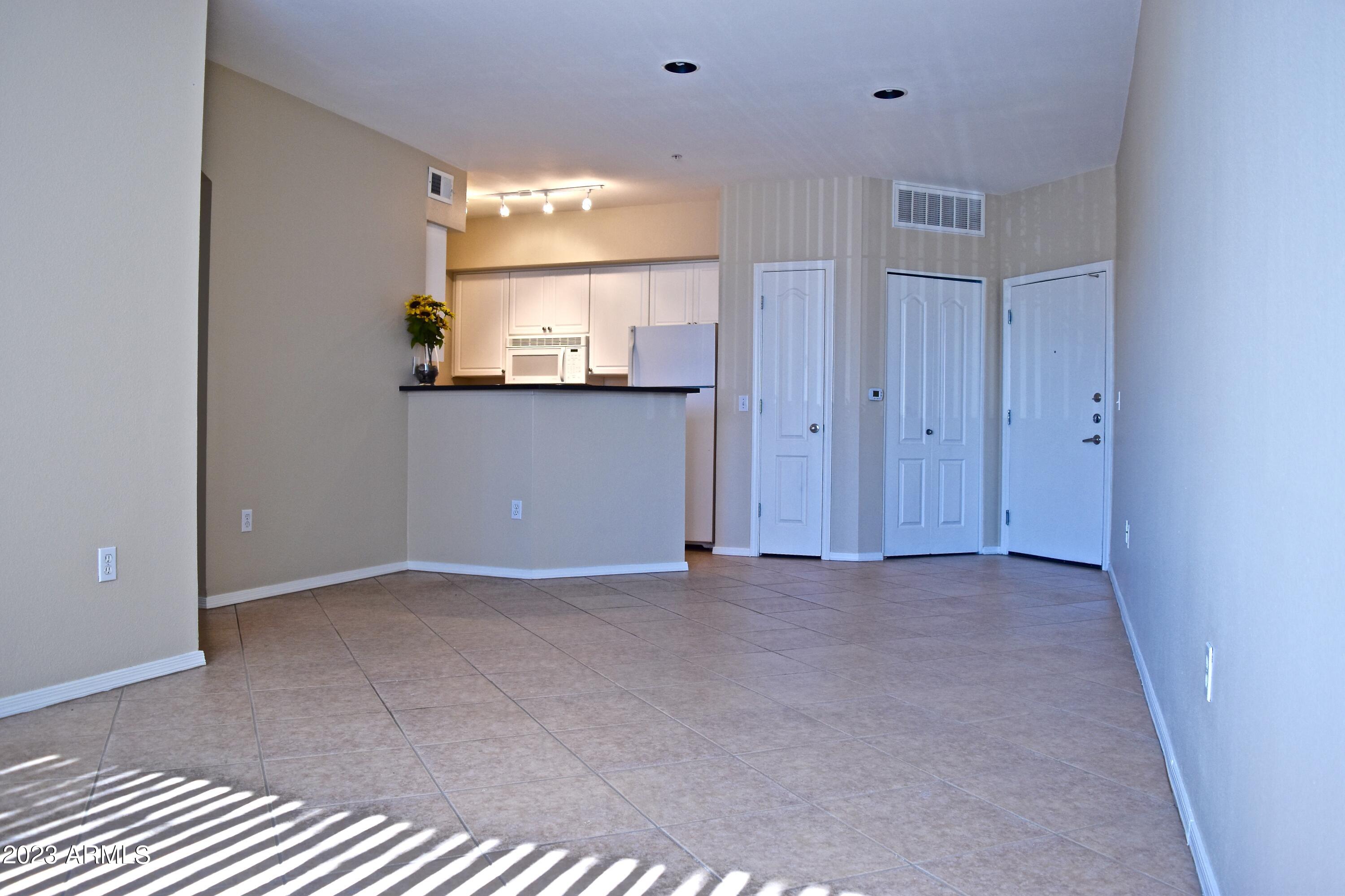 1701 East Colter Street, Unit 185 Phoenix, AZ 85016 - Photo 4 of 30 DSC_0111