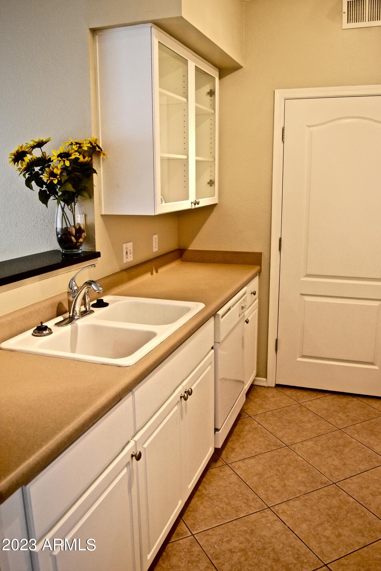 1701 East Colter Street, Unit 185 Phoenix, AZ 85016 - Photo 8 of 30 DSC_0119