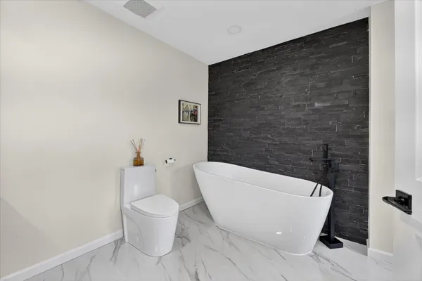 $689,000 | 177 West Willis Road, Saline, MI 48176