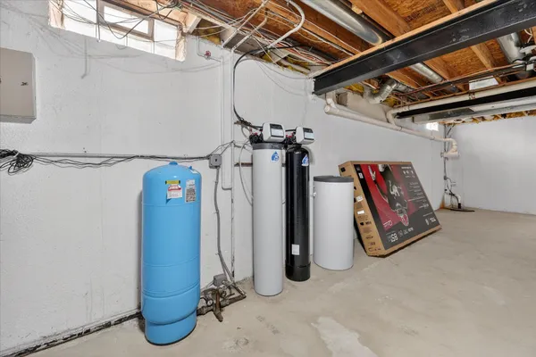 $689,000 | 177 West Willis Road, Saline, MI 48176