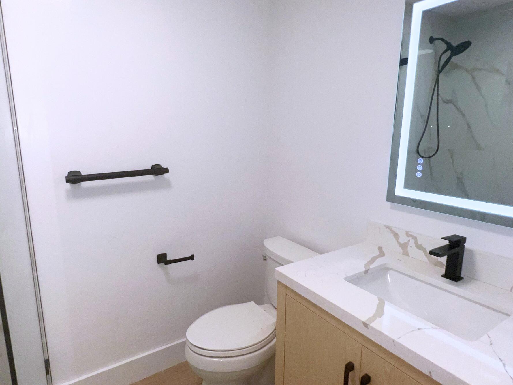 1260 Manor Drive Riviera Beach, FL 33404 - Photo 20 of 56 Guest Bath