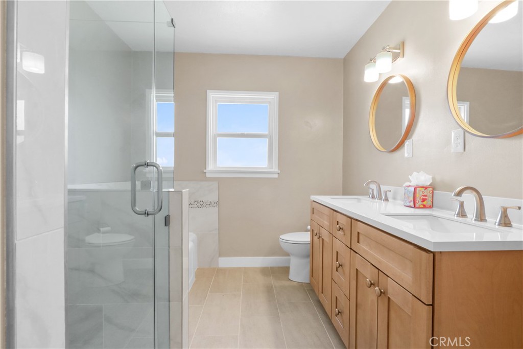 10006 Van Ruiten Street Bellflower, CA 90706 - Photo 12 of 41 HALL BATHROOM