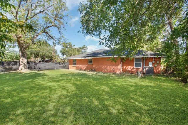 a view of a backyard with green space