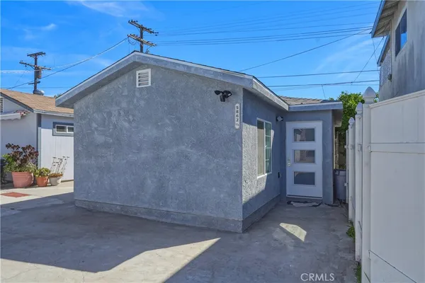 $2,300 | 5862 Beck Avenue, Unit 1/2, North Hollywood, CA 91601