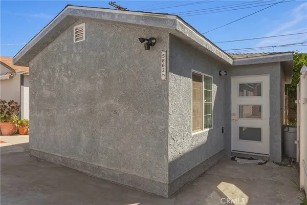$2,200 | 5862 Beck Avenue, Unit 1/2, North Hollywood, CA 91601