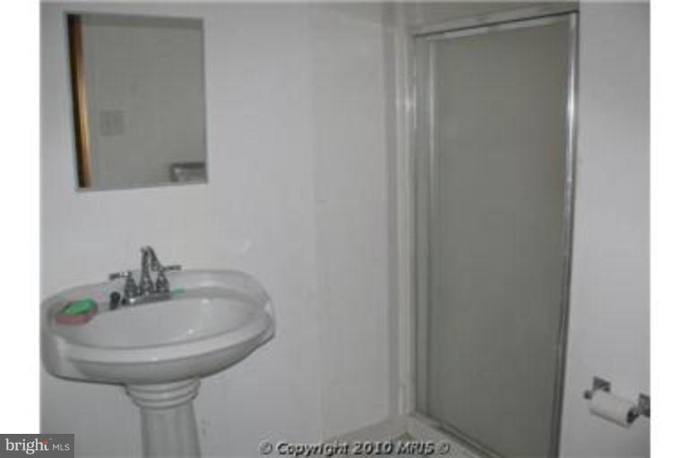 8490 Roberts Road Ellicott City, MD 21043 - Photo 11 of 15 Bath #3