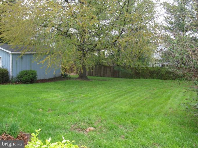 8490 Roberts Road Ellicott City, MD 21043 - Photo 7 of 15 Back yard