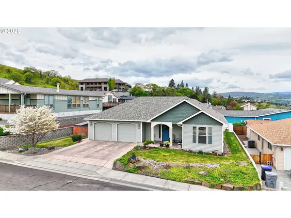 $525,000 | 1901 Golden Way, The Dalles, OR 97058