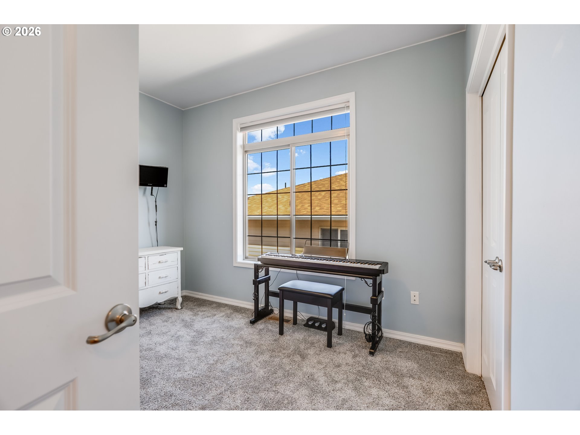 1901 Golden Way The Dalles, OR 97058 - Photo 9 of 48 a room with a table and a window