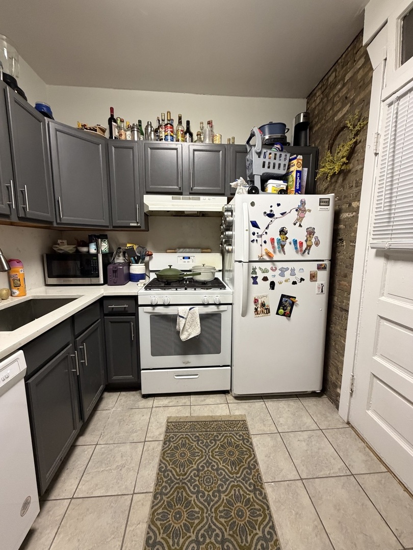 713 West Barry Avenue, Unit N1 Chicago, IL 60657 - Photo 16 of 18