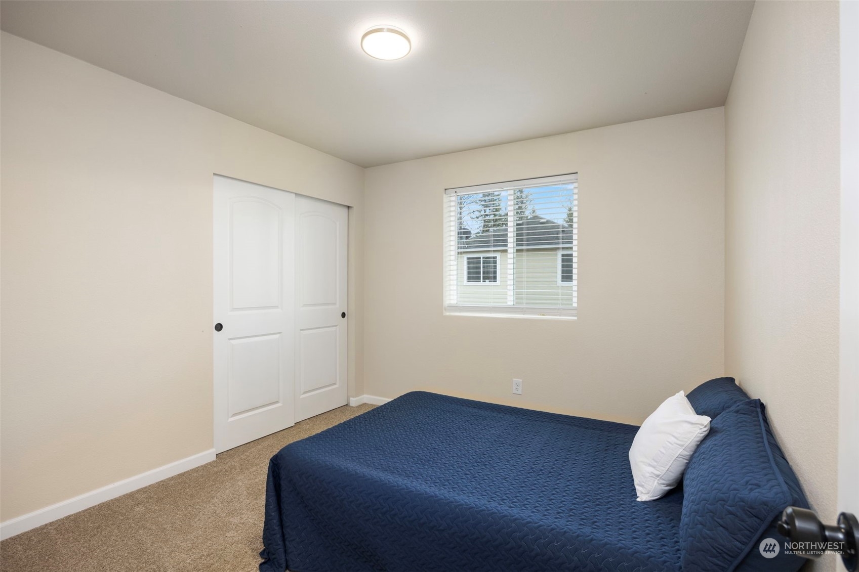 320 Graham Avenue Northeast Renton, WA 98059 - Photo 19 of 26 a room with a bed and a window