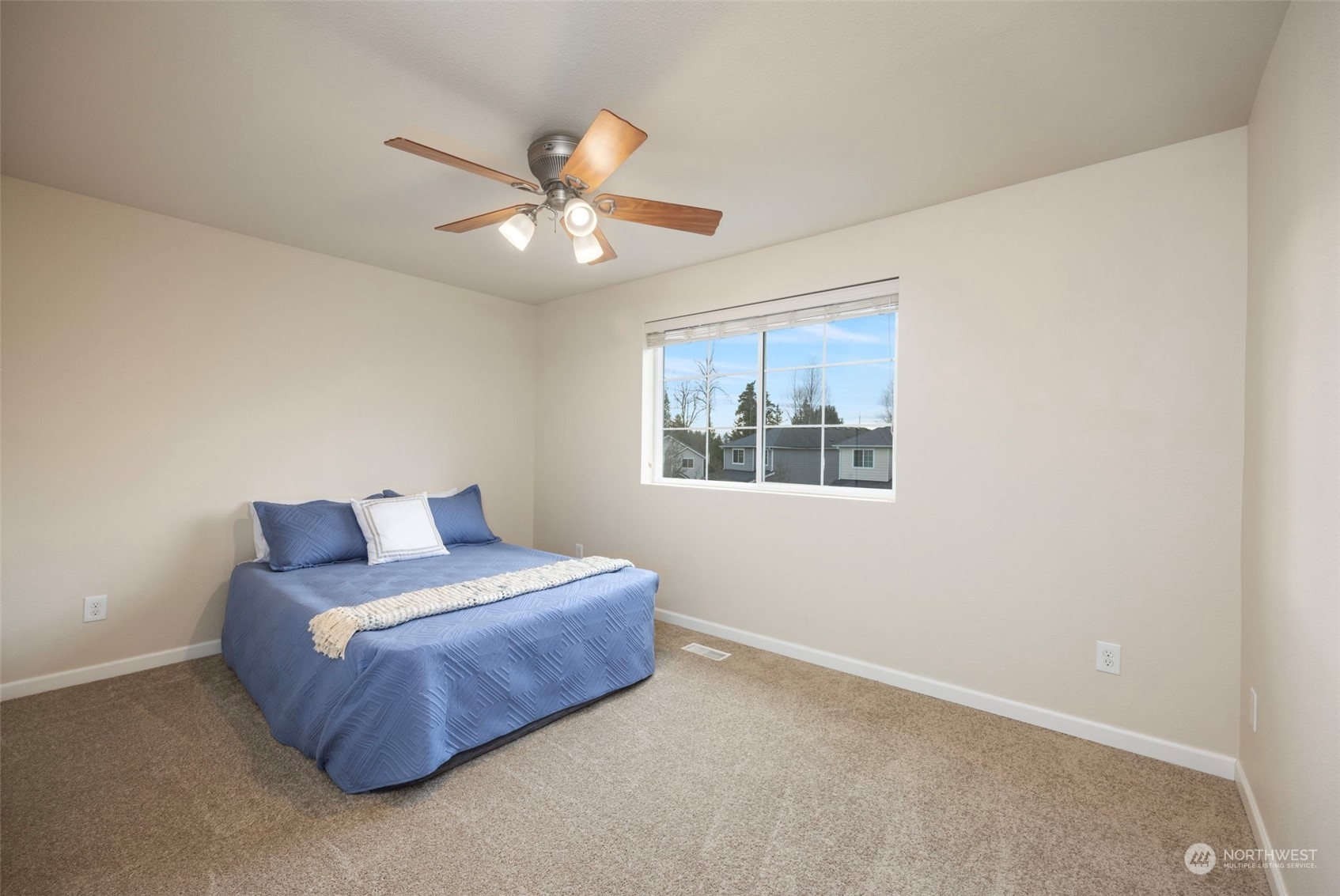 320 Graham Avenue Northeast Renton, WA 98059 - Photo 21 of 26 a living room with furniture and a ceiling fan