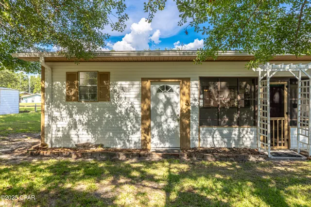 $295,000 | 151 Swamp Haven Road, Vernon, FL 32462