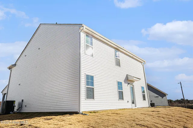 $349,950 | 40 East Emily Gardens Drive, Selma, NC 27576