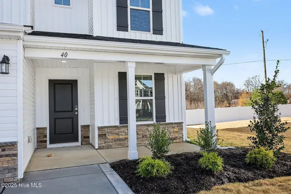 $349,995 | 40 East Emily Gardens Drive, Selma, NC 27576